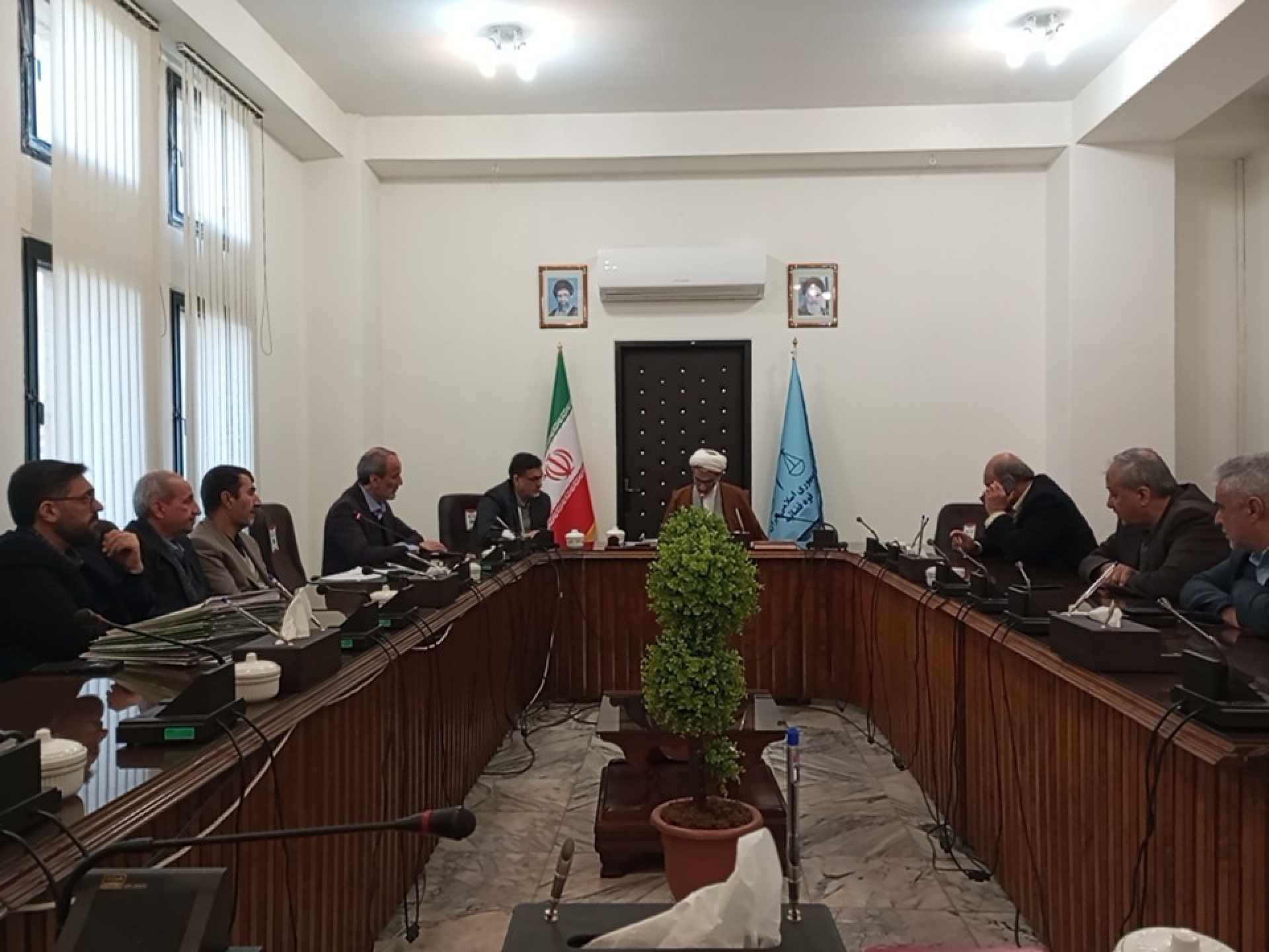 دو پویش و شصت آزادی