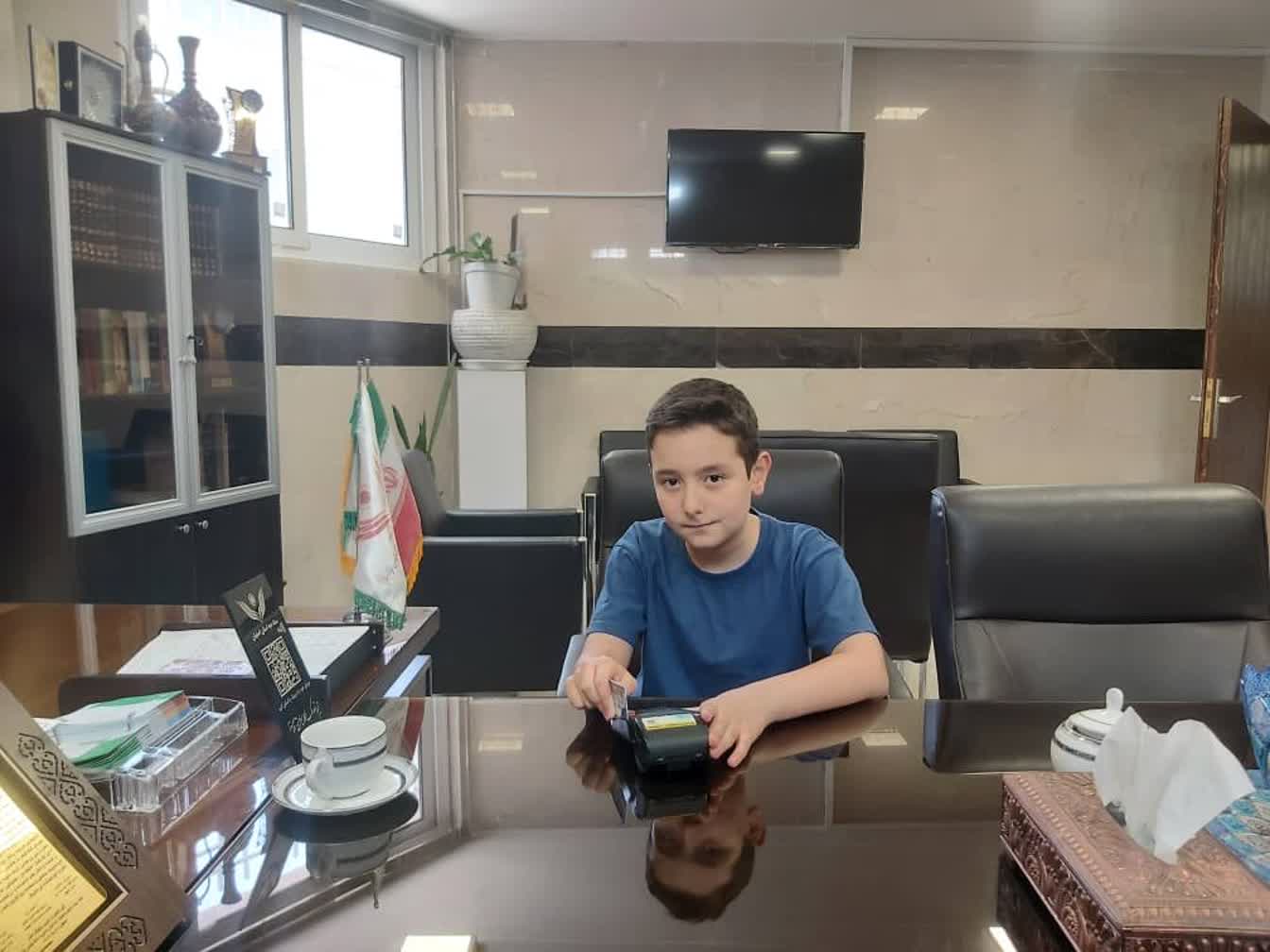 دست‌های کوچکی که گره‌های بزرگ را می‌گشاید