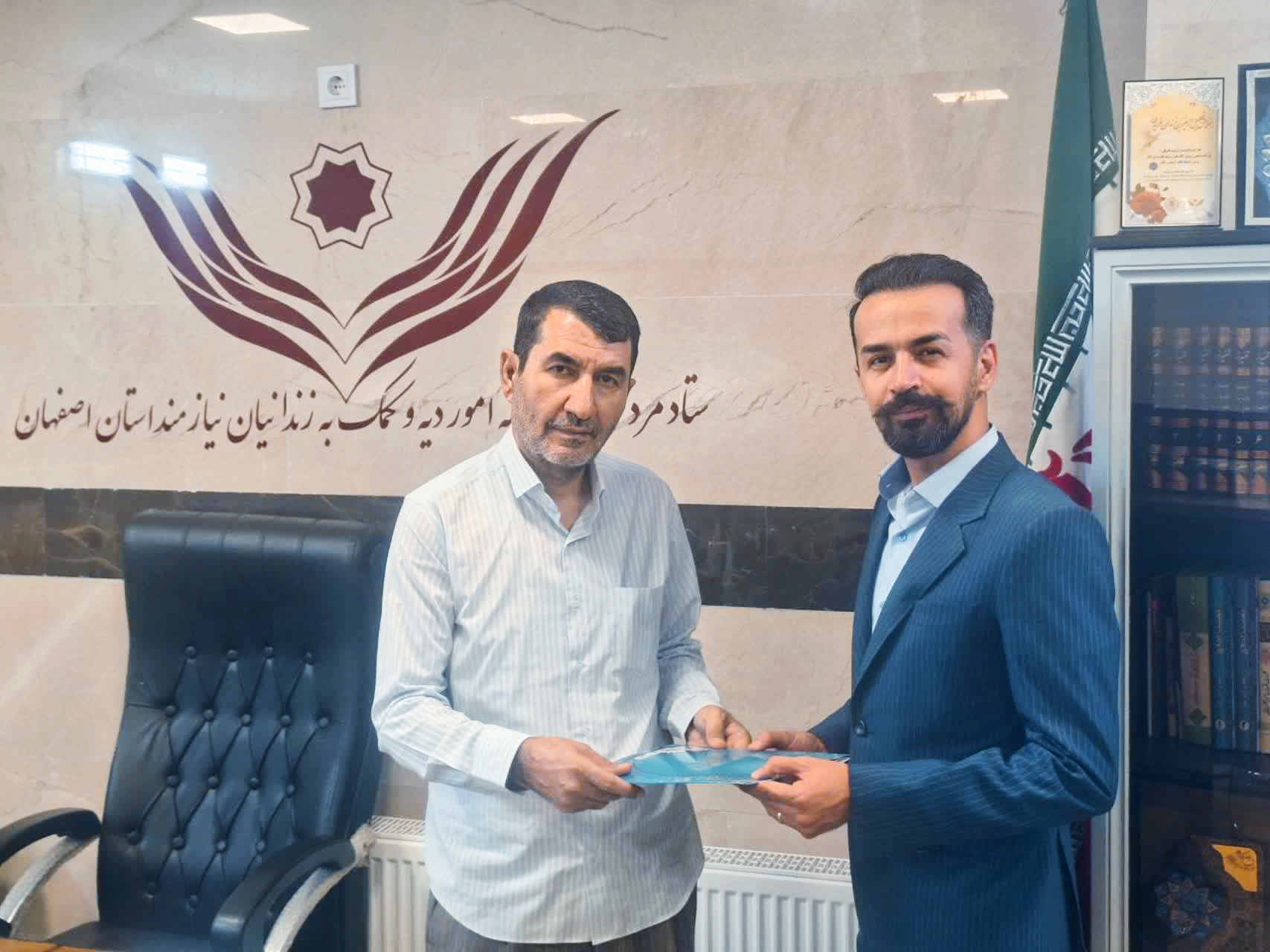 ادای احترام به متوفی با مشارکت در آزادی 5 زندانی